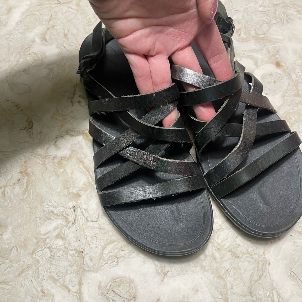Olukai Awe Awe Metallic Black Leather Strappy Sandals - Picture 2 of 4